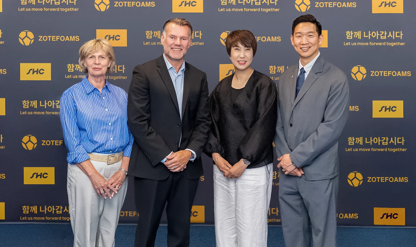(왼쪽부터) Lynn Drummond(Chair of Zotefoams Group), Ronan Cox(Zotefoams Group CEO), 김새봄 SHC 대표, 정동흔 CSO (왼쪽부터) Lynn Drummond(Chair of Zotefoams Group), Ronan Cox(Zotefoams Group CEO), 김새봄 SHC 대표, 정동흔 CSO