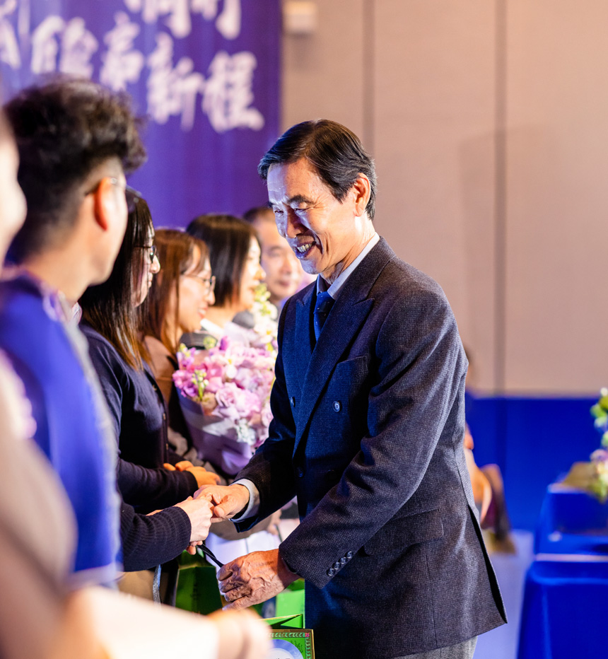 The Spiritual Leader, 세상을 읽다 - 찰나에 담긴 회장님의 깊은 통찰