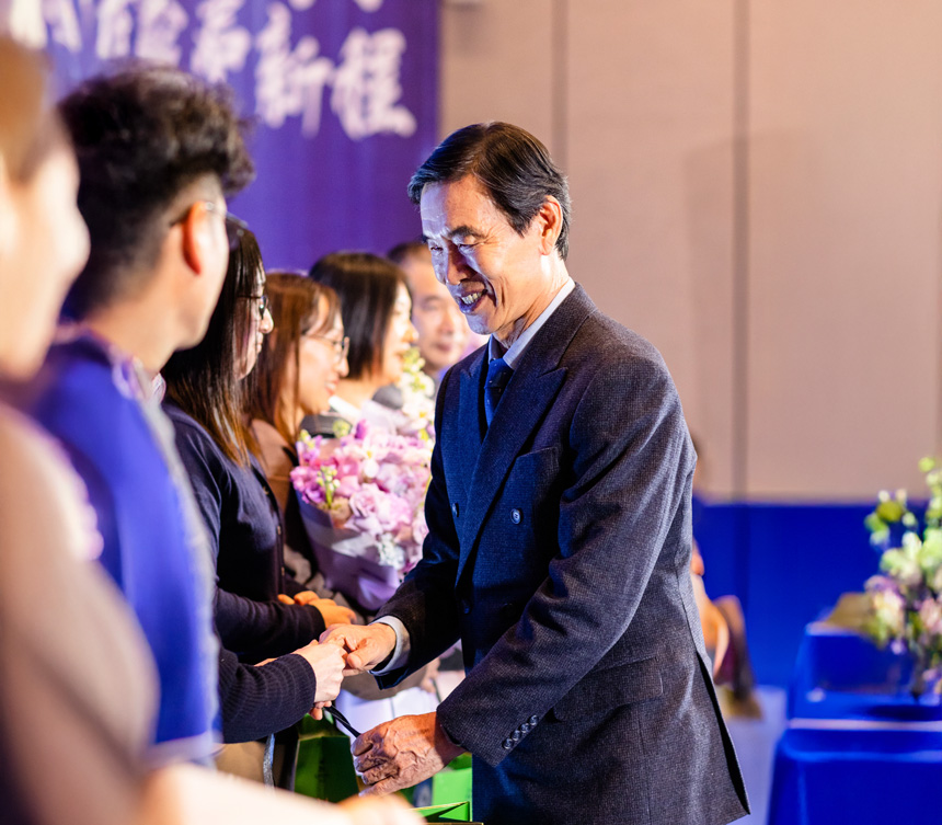 찰나에 담긴 회장님의 깊은 통찰 - 30载同行 骏启新程