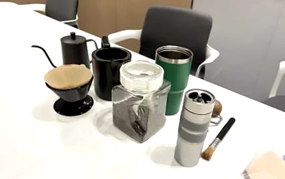 사무실 한 켠, 늘 대기 중인 핸드드립 장비들