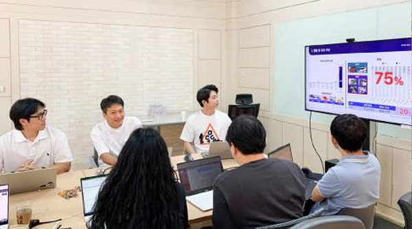 조별 멘토링을 받고 있는 모습 조별 멘토링을 받고 있는 모습